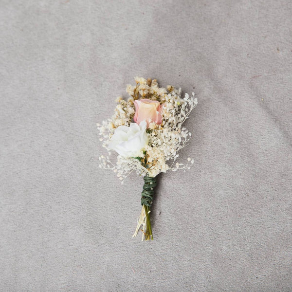 Romantic boutonniere for best man Ivory and pink buttonhole Groomsmen Witness Rustic wedding Dried gypsophila corsage Blush roses Natural