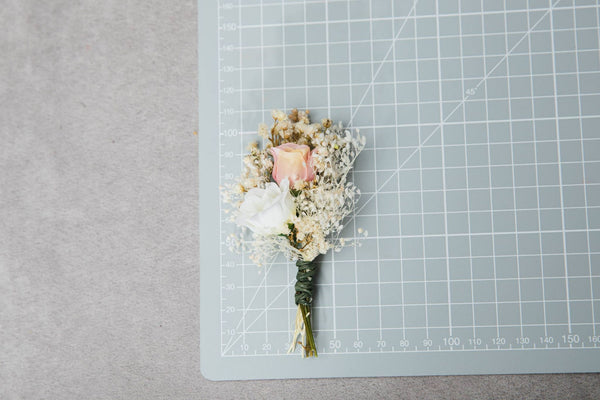 Romantic boutonniere for best man Ivory and pink buttonhole Groomsmen Witness Rustic wedding Dried gypsophila corsage Blush roses Natural