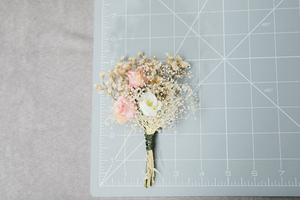 Romantic groom's boutonniere Ivory and pink buttonhole Groom's corsage Rustic wedding Dried gypsophila boutonniere Blush roses Natural