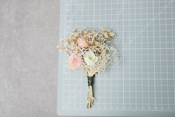 Romantic groom's boutonniere Ivory and pink buttonhole Groom's corsage Rustic wedding Dried gypsophila boutonniere Blush roses Natural