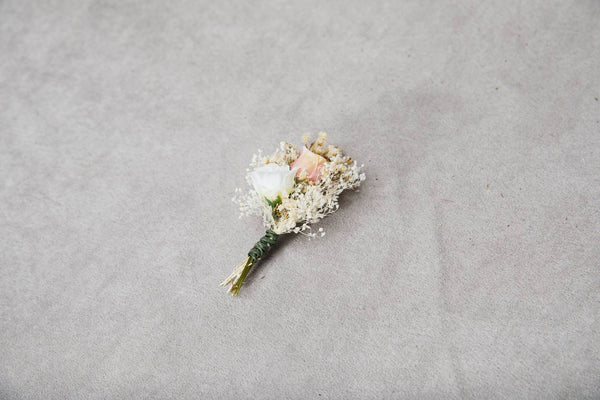Romantic boutonniere for best man Ivory and pink buttonhole Groomsmen Witness Rustic wedding Dried gypsophila corsage Blush roses Natural