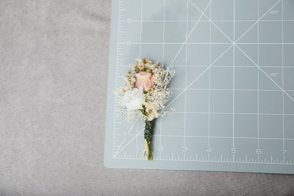 Romantic boutonniere for best man Ivory and pink buttonhole Groomsmen Witness Rustic wedding Dried gypsophila corsage Blush roses Natural