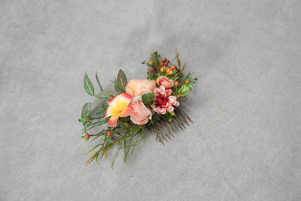 Tropical flower hair comb Wedding summer comb Plumeria flower comb Headpiece for bride Exotic wedding Colourful flower headpiece magaela