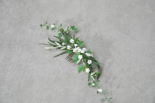 Green and white flower hair comb Minimalist flowers Natural wild looking greenery comb Hair jewellery Romantic flower comb Magaela handmade