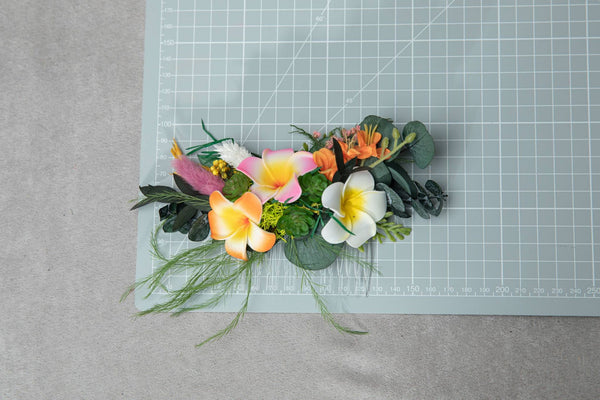 Hawaii bridal comb Plumeria flower headpiece for bride Beach wedding comb Tropical customisable flower clip Magaela Wedding by the sea comb