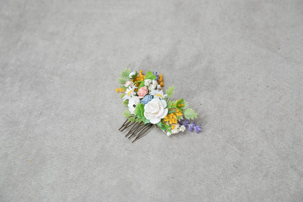 Flower bridal hair comb Meadow daisy and roses hair comb Spring wedding Bridal hair accessories White roses Magaela Wedding hairstyle inspo