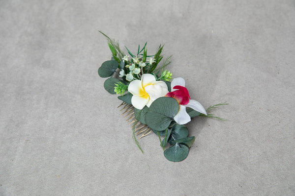 Romantic tropical flower comb Exotic wedding Greenery comb Hawaiian wedding comb Plumeria bridal comb Beach White and green comb Magaela