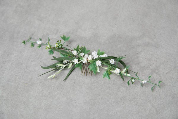 Green and white flower hair comb Minimalist flowers Natural wild looking greenery comb Hair jewellery Romantic flower comb Magaela handmade