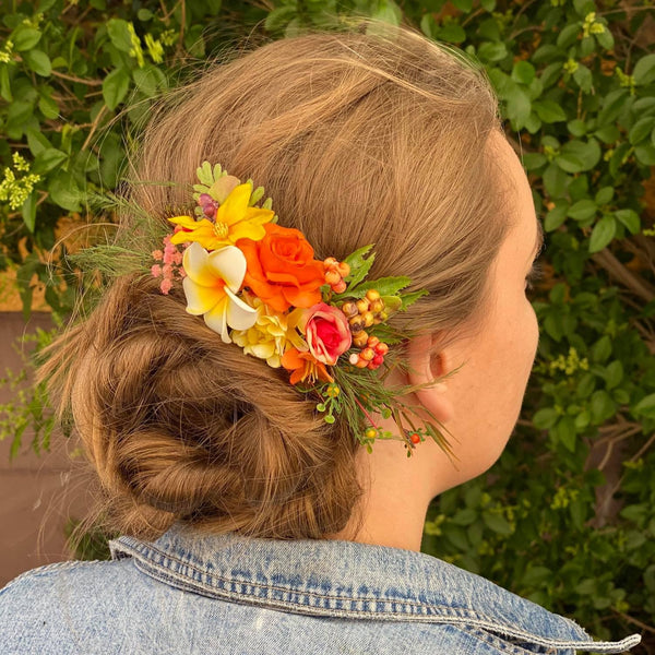 Hawaii flower hair comb Plumeria Wedding flower headpiece Orange yellow white Exotic tropical headpiece Magaela handmade Caribbean wedding