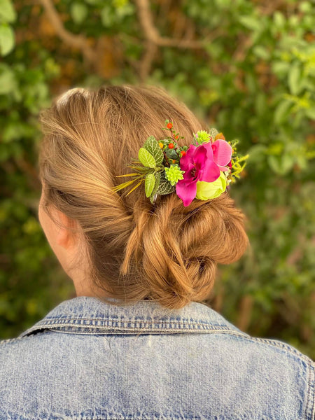 Magenta tropical hair comb Natural exotic wedding comb Hair jewellery Beach wedding Bride to be Hawaii wedding headpiece Magaela handmade