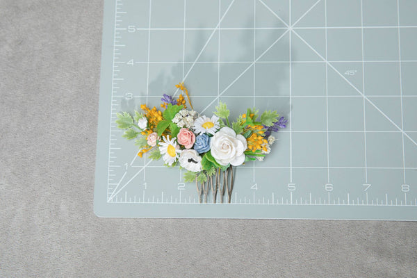 Flower bridal hair comb Meadow daisy and roses hair comb Spring wedding Bridal hair accessories White roses Magaela Wedding hairstyle inspo