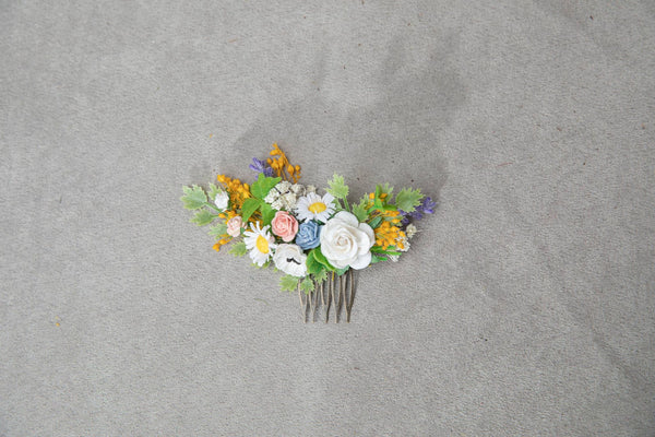 Flower bridal hair comb Meadow daisy and roses hair comb Spring wedding Bridal hair accessories White roses Magaela Wedding hairstyle inspo