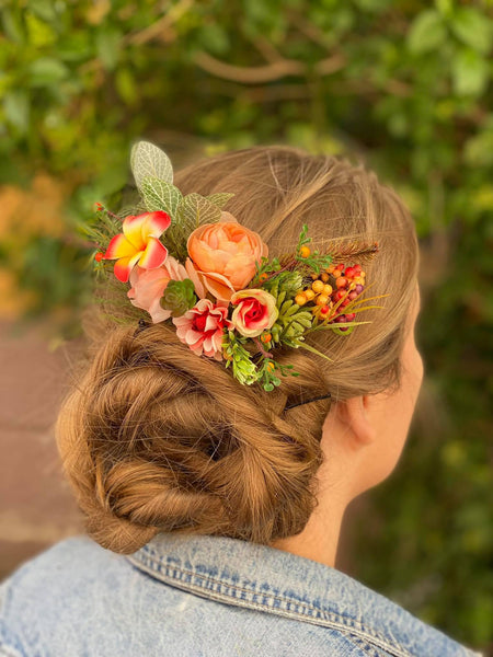 Tropical flower hair comb Wedding summer comb Plumeria flower comb Headpiece for bride Exotic wedding Colourful flower headpiece magaela