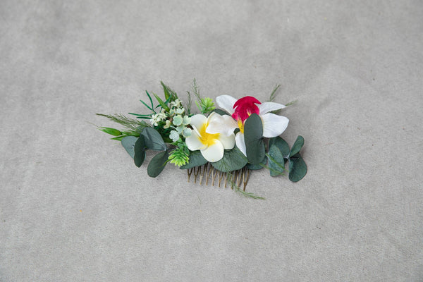Romantic tropical flower comb Exotic wedding Greenery comb Hawaiian wedding comb Plumeria bridal comb Beach White and green comb Magaela