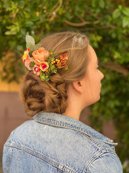 Tropical flower hair comb Wedding summer comb Plumeria flower comb Headpiece for bride Exotic wedding Colourful flower headpiece magaela