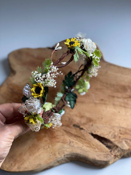 Sunflower flower wreath White roses hair crown Magaela bridal crown Hair wreath Yellow and white wedding wreath Bride to be Sunflower halo