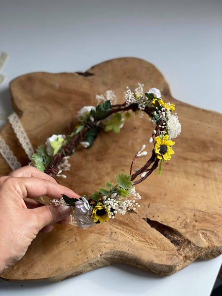 Sunflower flower wreath White roses hair crown Magaela bridal crown Hair wreath Yellow and white wedding wreath Bride to be Sunflower halo