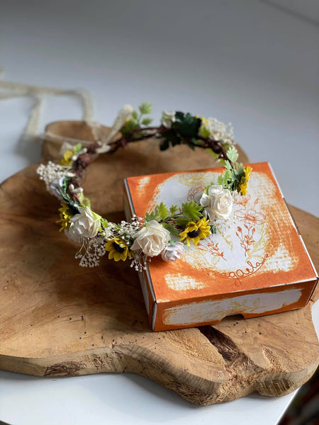 Sunflower flower wreath White roses hair crown Magaela bridal crown Hair wreath Yellow and white wedding wreath Bride to be Sunflower halo