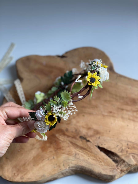 Sunflower flower wreath White roses hair crown Magaela bridal crown Hair wreath Yellow and white wedding wreath Bride to be Sunflower halo