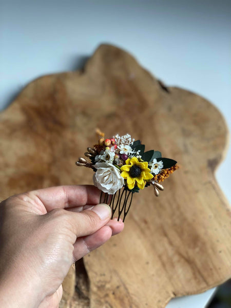 Small flower hair comb Bridal sunflower comb Meadow wedding headpiece Bridesmaids comb Hair flowers Bride to be Mini flower comb Magaela