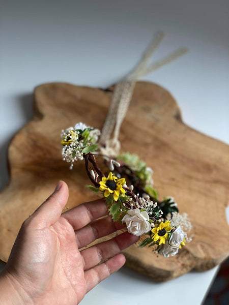 Sunflower flower wreath White roses hair crown Magaela bridal crown Hair wreath Yellow and white wedding wreath Bride to be Sunflower halo