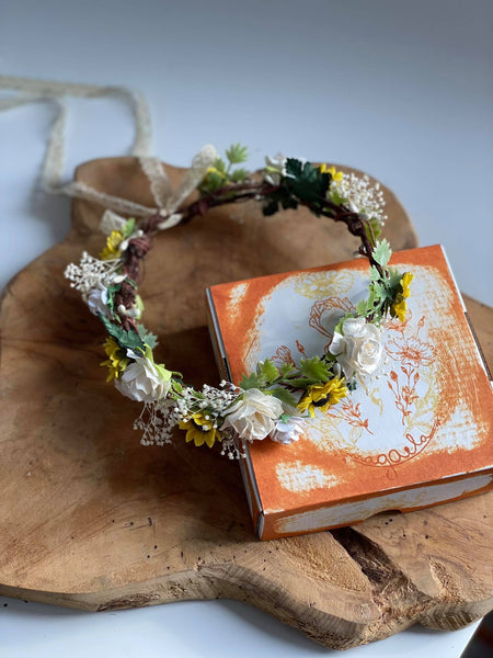 Sunflower flower wreath White roses hair crown Magaela bridal crown Hair wreath Yellow and white wedding wreath Bride to be Sunflower halo