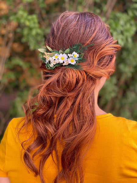 Natural meadow flower comb Daisy hair comb for bride Cottagecore Wedding accessories Bride to be Magaela handmade Wildflowers headpiece
