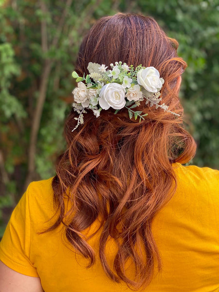 Romantic flower hair comb Boho ivory and green headpiece Roses wedding hair comb Bridal hair custom accessories Magaela White flower comb