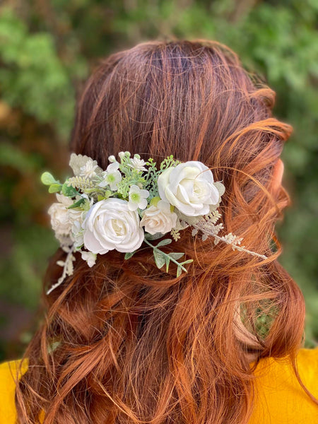 Romantic flower hair comb Boho ivory and green headpiece Roses wedding hair comb Bridal hair custom accessories Magaela White flower comb