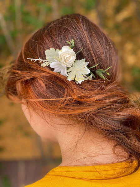 Ivory bridal hair comb Flower headpiece for bride Wedding accessories Magaela handmade Customisable bridal hair comb Natural colours