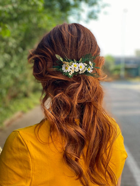 Natural meadow flower comb Daisy hair comb for bride Cottagecore Wedding accessories Bride to be Magaela handmade Wildflowers headpiece