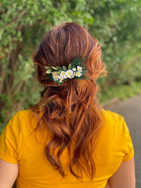 Natural meadow flower comb Daisy hair comb for bride Cottagecore Wedding accessories Bride to be Magaela handmade Wildflowers headpiece