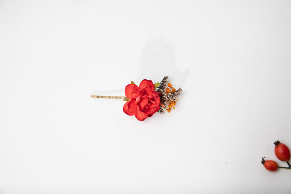 Frida flower hairpins Bobby pins Flower hair jewellery Customisable hair clips Wedding accessories Magaela jewellery Hairstyle for bride