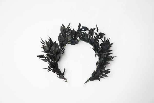 Black flower crown Black wedding headband Gothic wedding Bride Hair accessories Flower jewellery Black evil queen Halloween crown Ruscus