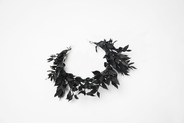 Black flower crown Black wedding headband Gothic wedding Bride Hair accessories Flower jewellery Black evil queen Halloween crown Ruscus