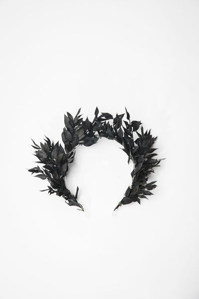Black flower crown Black wedding headband Gothic wedding Bride Hair accessories Flower jewellery Black evil queen Halloween crown Ruscus