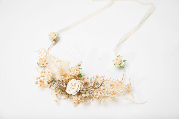 Flower necklace for bride Beige wedding necklace with lace Bridal accessories Magaela Wedding jewellery Flower jewellery ivory roses Frida