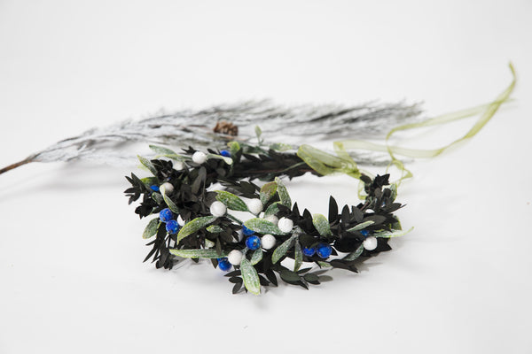 Winter flower hair wreath with frozen berries Bridal hair crown X-mas party Christmas hair accessories White and blue winter crown Magaela