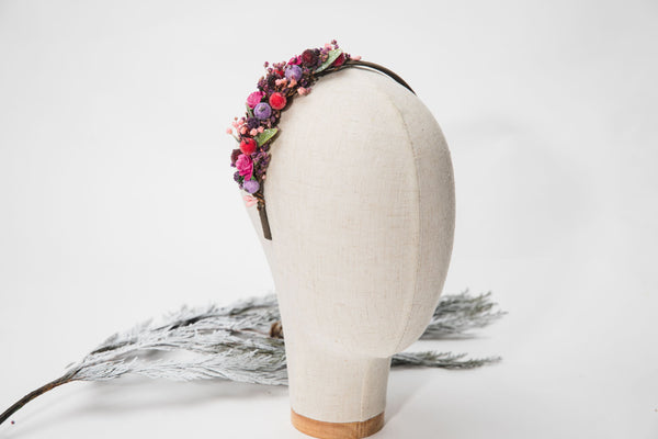 Flower headband with pine cones