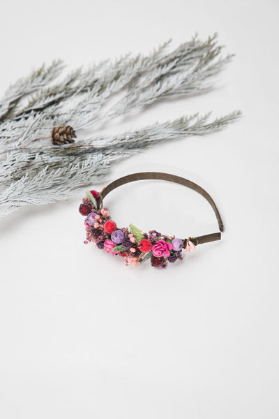 Flower headband with pine cones