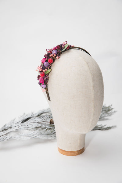 Flower headband with pine cones