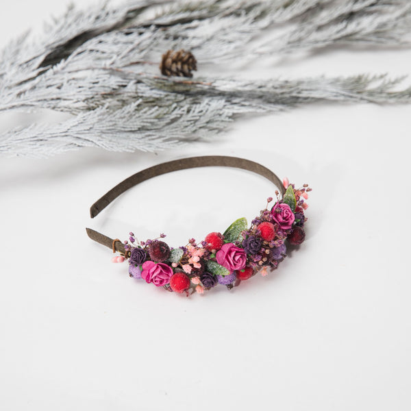 Flower headband with pine cones