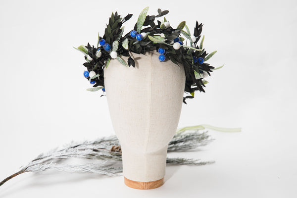 Winter flower hair wreath with frozen berries Bridal hair crown X-mas party Christmas hair accessories White and blue winter crown Magaela