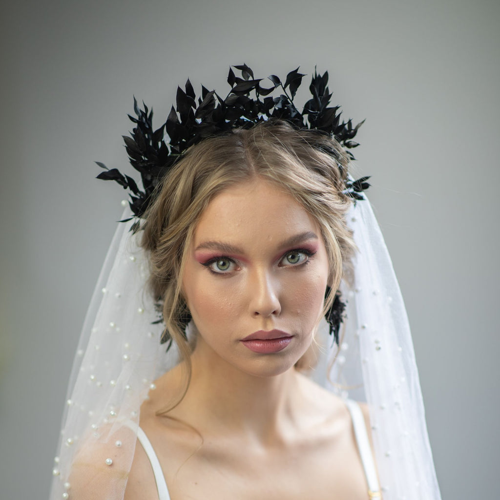 Black flower crown Black wedding headband Gothic wedding Bride Hair accessories Flower jewellery Black evil queen Halloween crown Ruscus