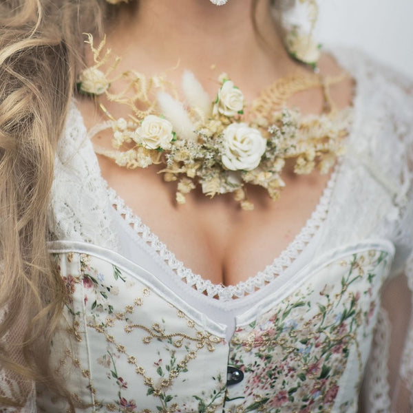 Flower necklace for bride Beige wedding necklace with lace Bridal accessories Magaela Wedding jewellery Flower jewellery ivory roses Frida