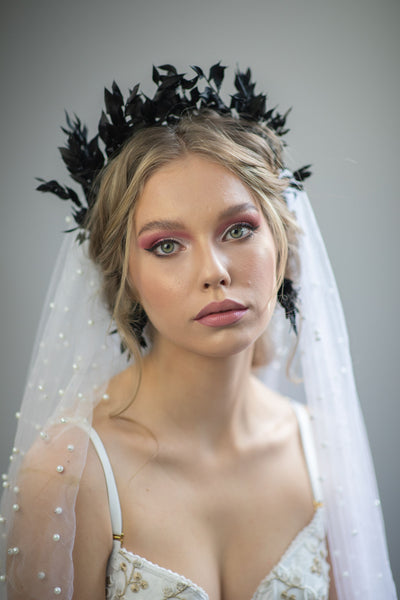 Black flower crown Black wedding headband Gothic wedding Bride Hair accessories Flower jewellery Black evil queen Halloween crown Ruscus