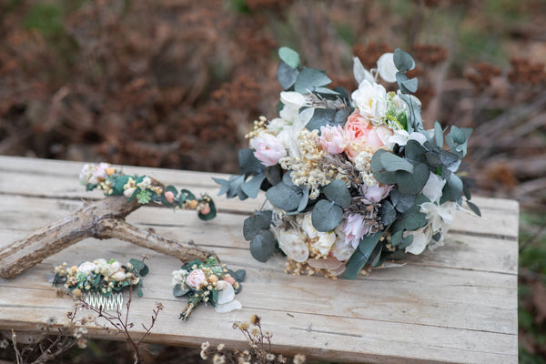 Bridal bouquet in pastel colours Eucalyptus wedding bouquet Bridal accessories Magaela accessories Peach Blush ivory bouquet Long lasting