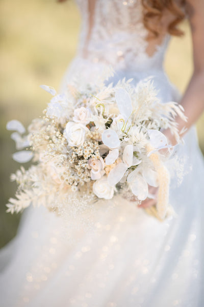 White boho bouquet Bridal flower bouquet Wedding accessories Bride to be Bouquet inspiration White roses Powder pastel colours Magaela