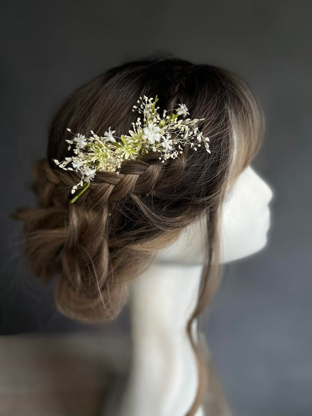 Romantic bridal flower comb