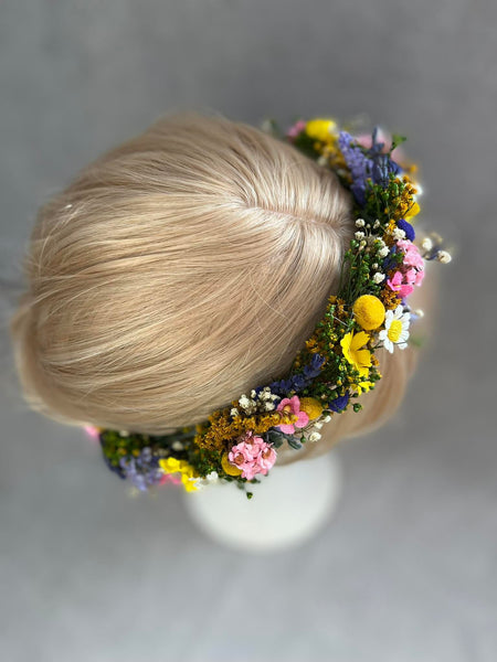 Summer wedding hair crown with daisies